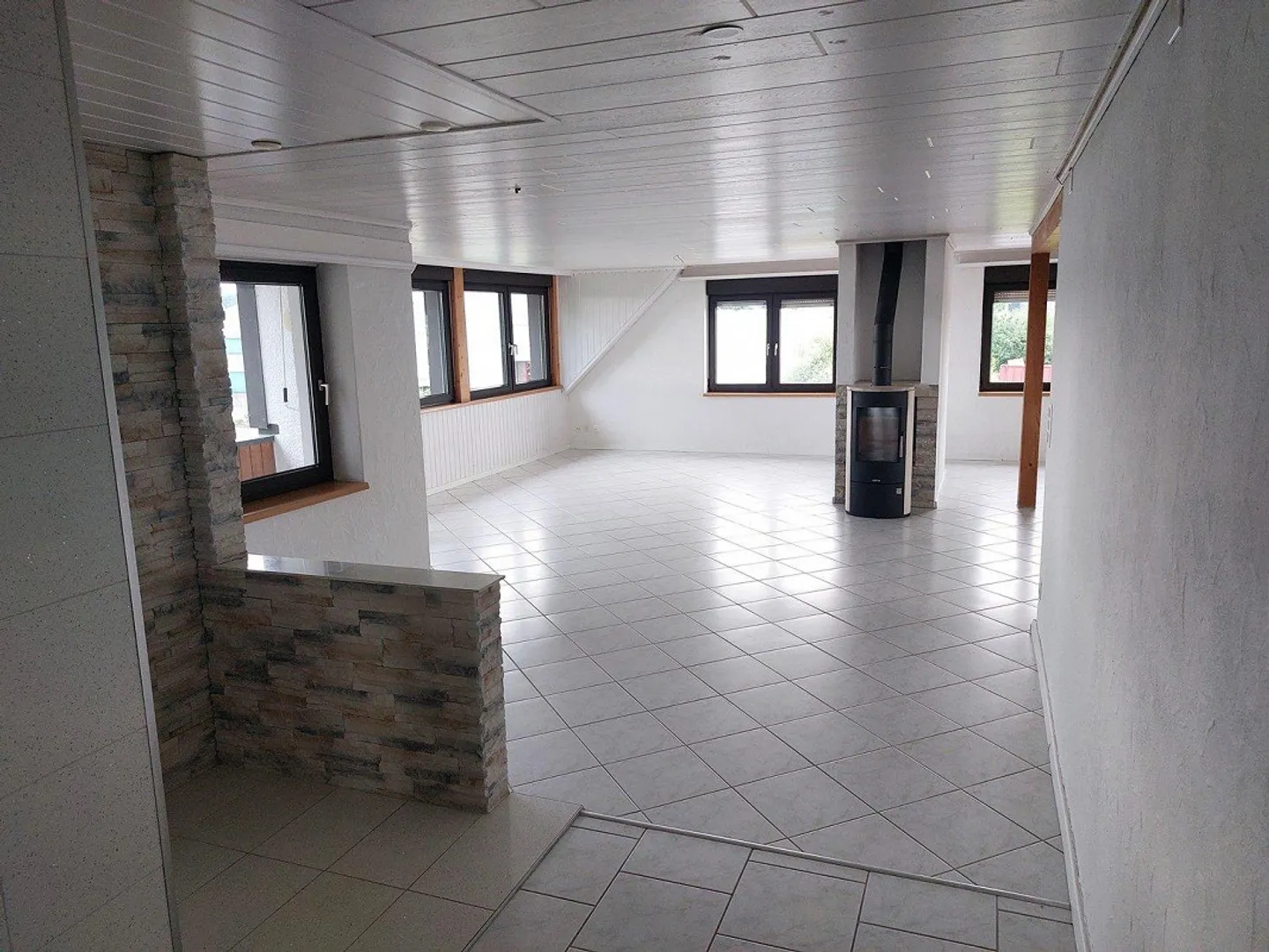 Attico da sogno di 4,5 stanze con sauna e vasca idromassaggio - Foto 6 di 13