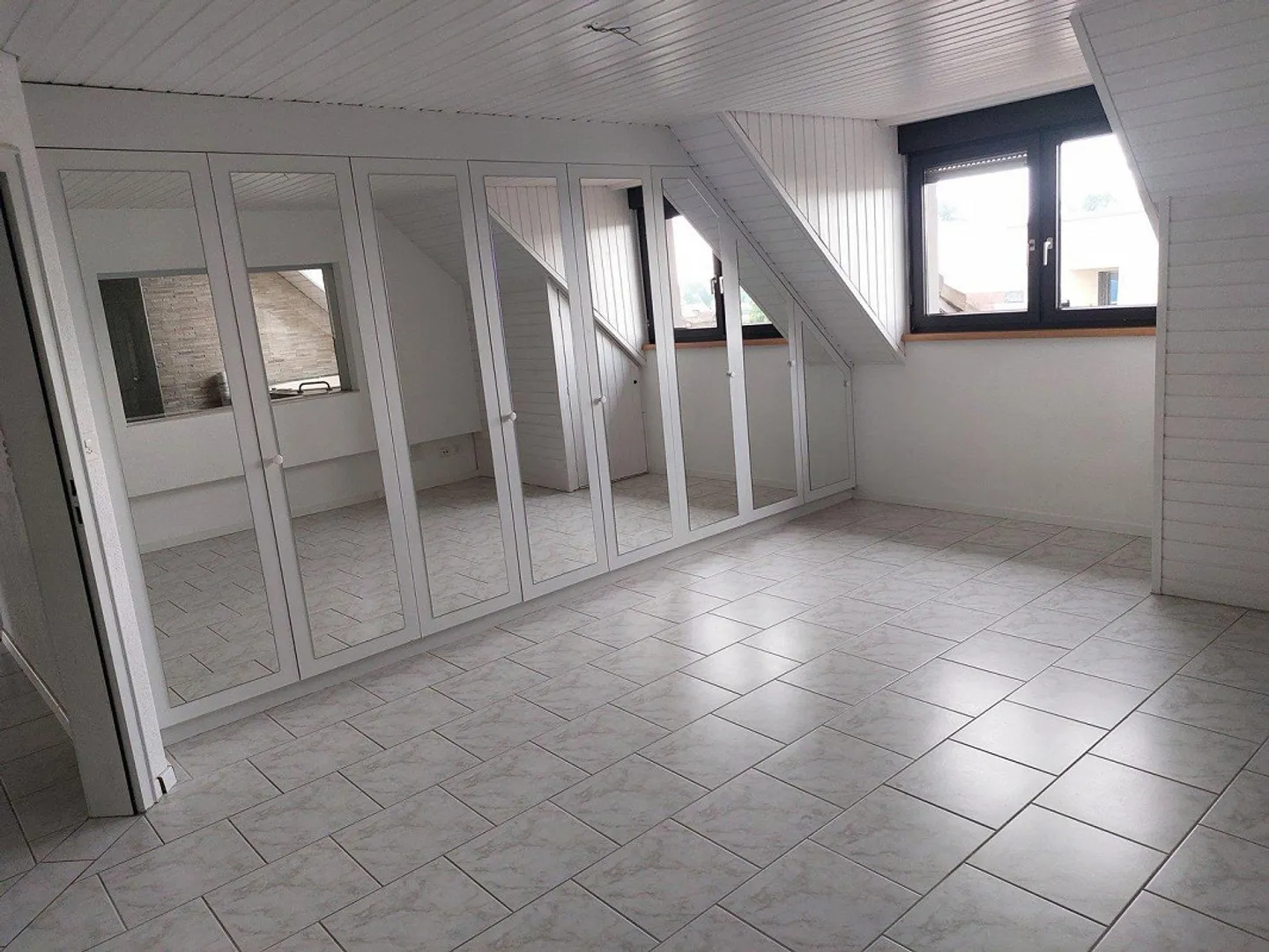 Attico da sogno di 4,5 stanze con sauna e vasca idromassaggio - Foto 9 di 13