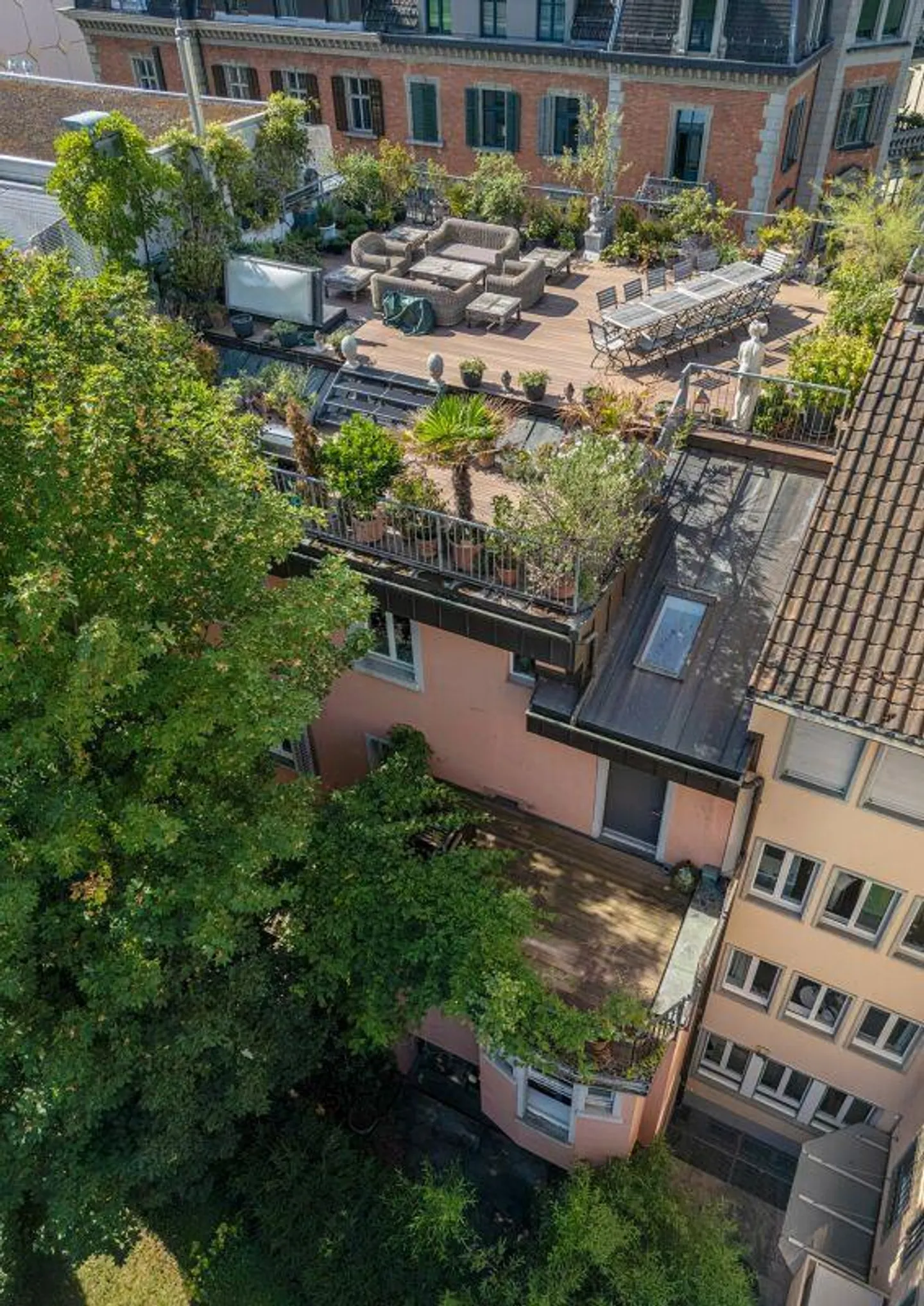 CHARMANTE ANLAGEIMMOBILIE AN BEGEHRTER ZÜRCHER LAGE - Foto 2 di 17