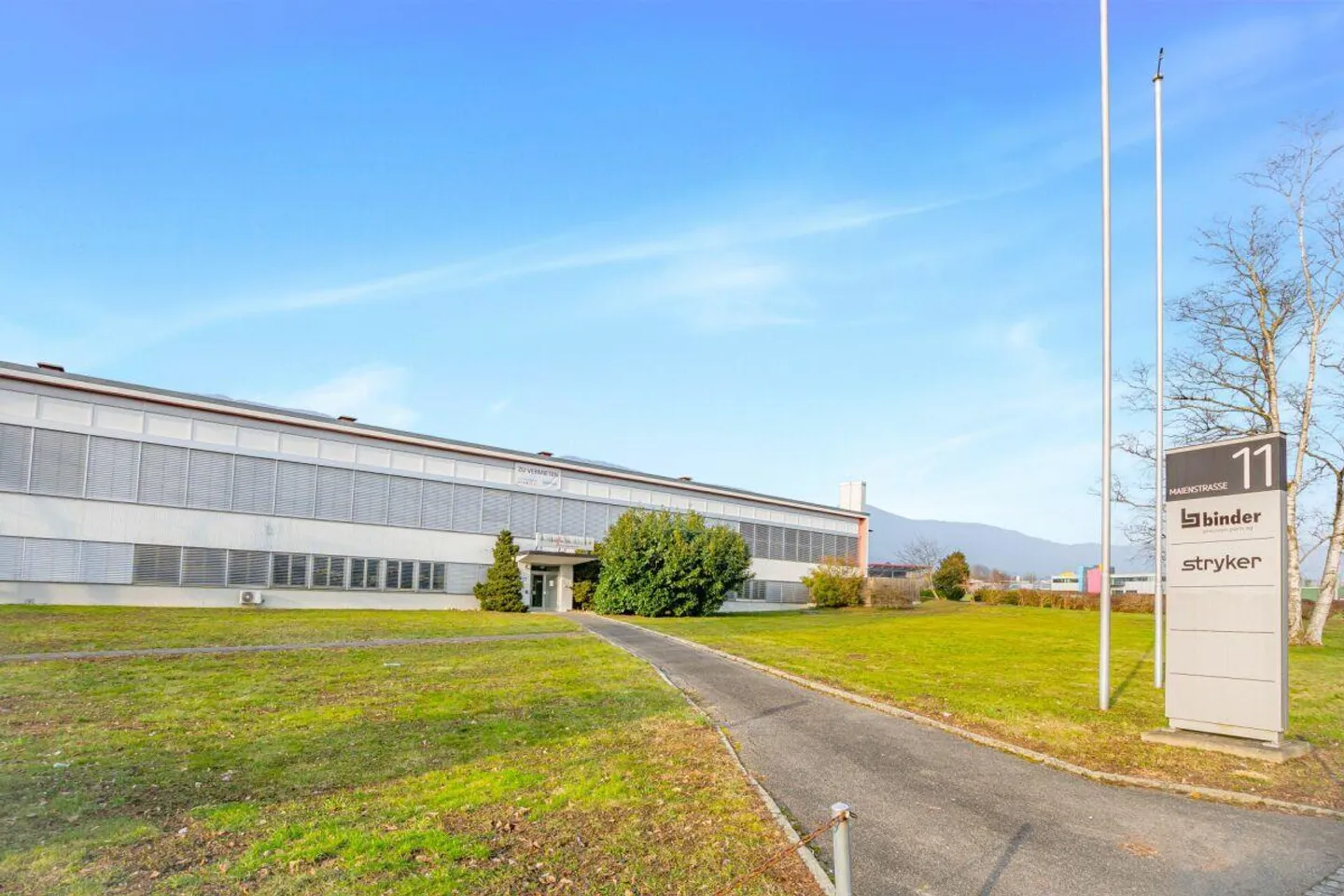 Commercial property with great development potential - Photo 3 of 12