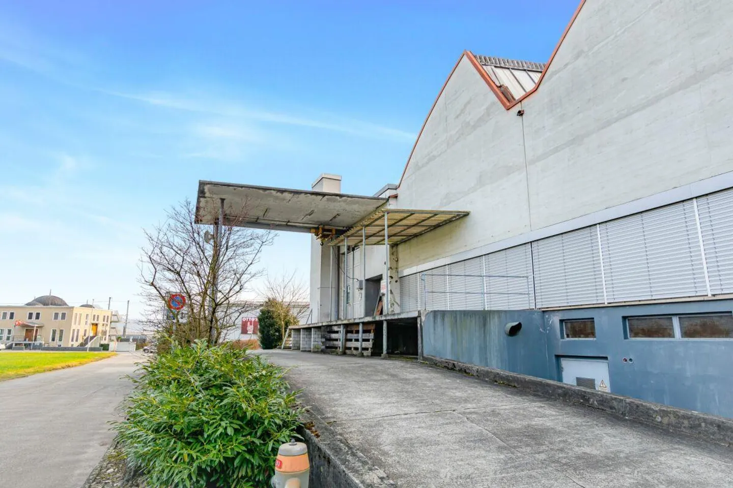 Commercial property with great development potential - Photo 4 of 12