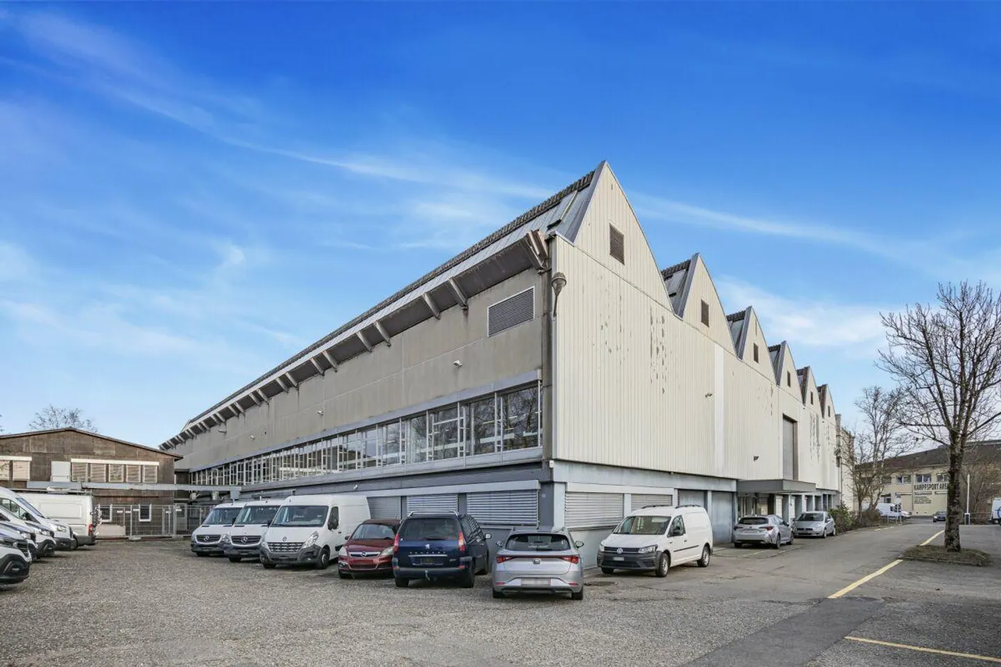 Commercial property with great development potential - Photo 2 of 12