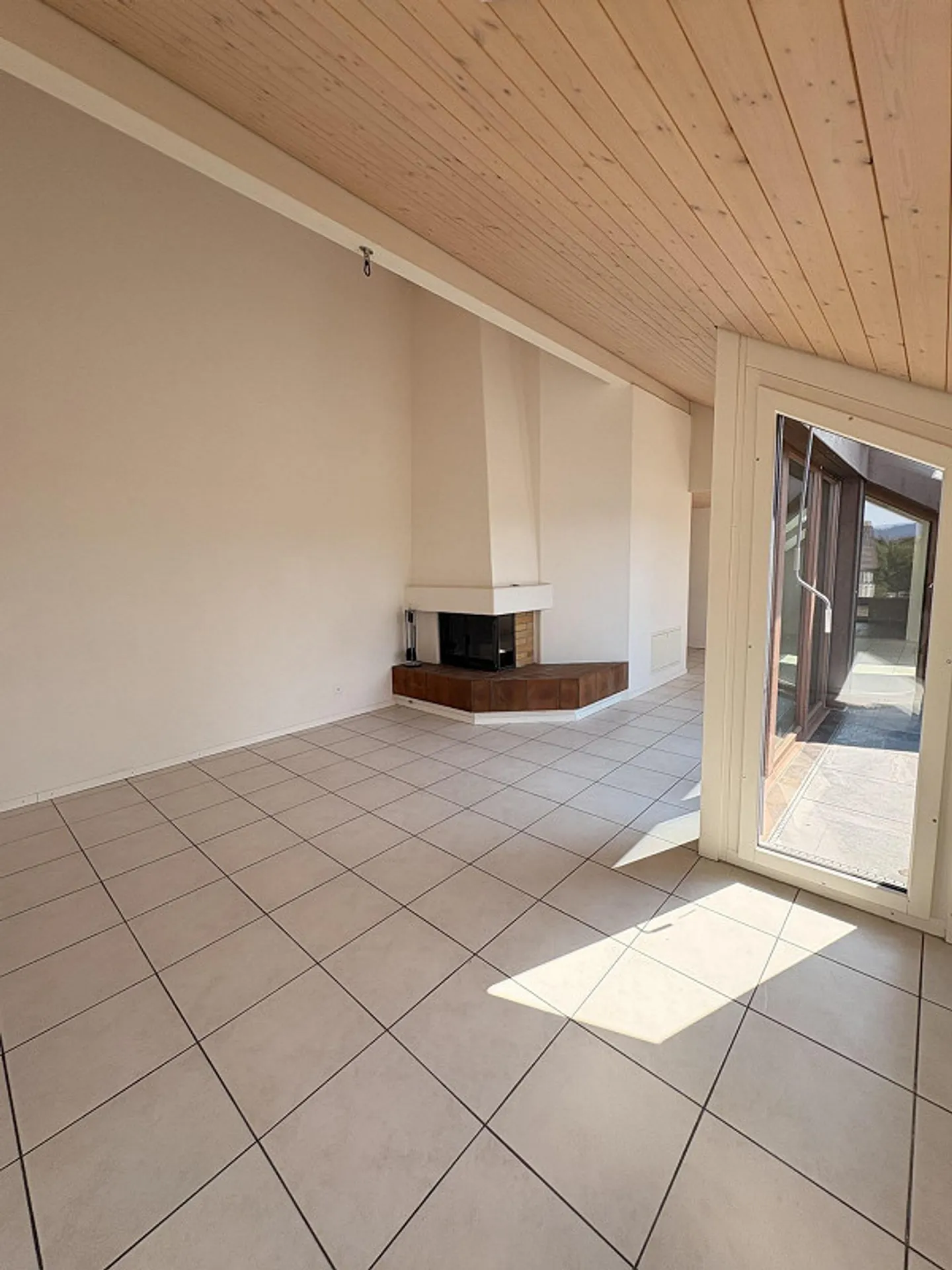 Charmante Dachwohnung mit Cheminée - Foto 6 von 24