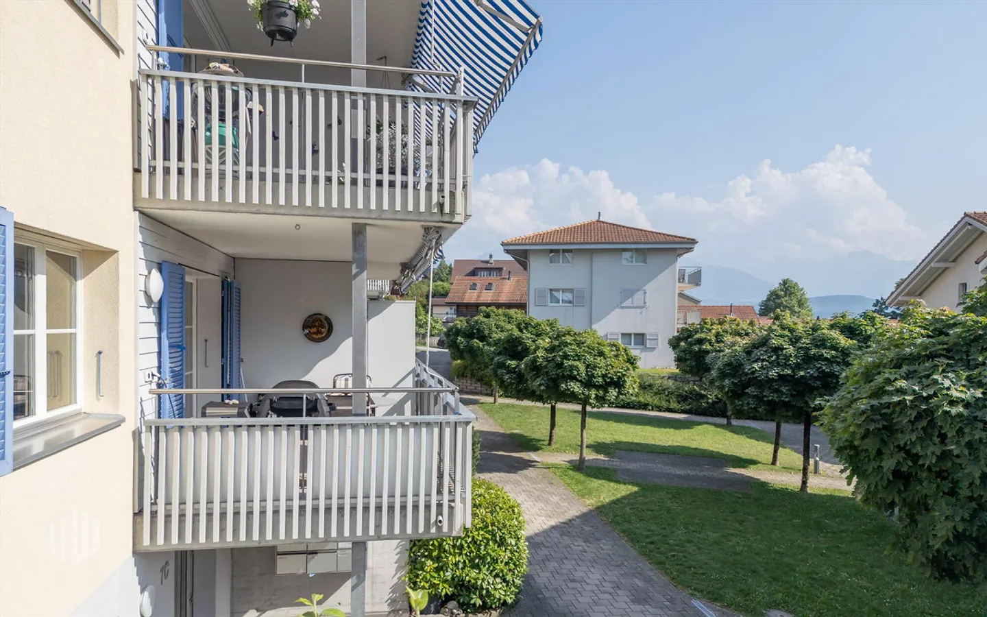 ImmoWyss - Great 4.5-room apartment above the roofs of Hilterfingen - Photo 2 of 8