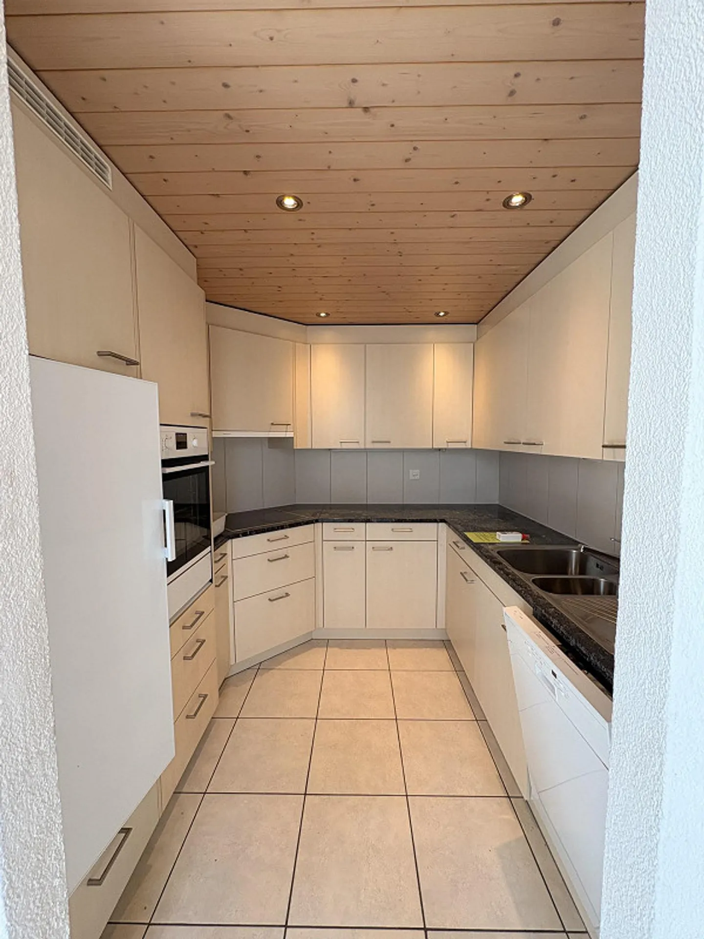 Charmante Dachwohnung mit Cheminée - Foto 10 von 24