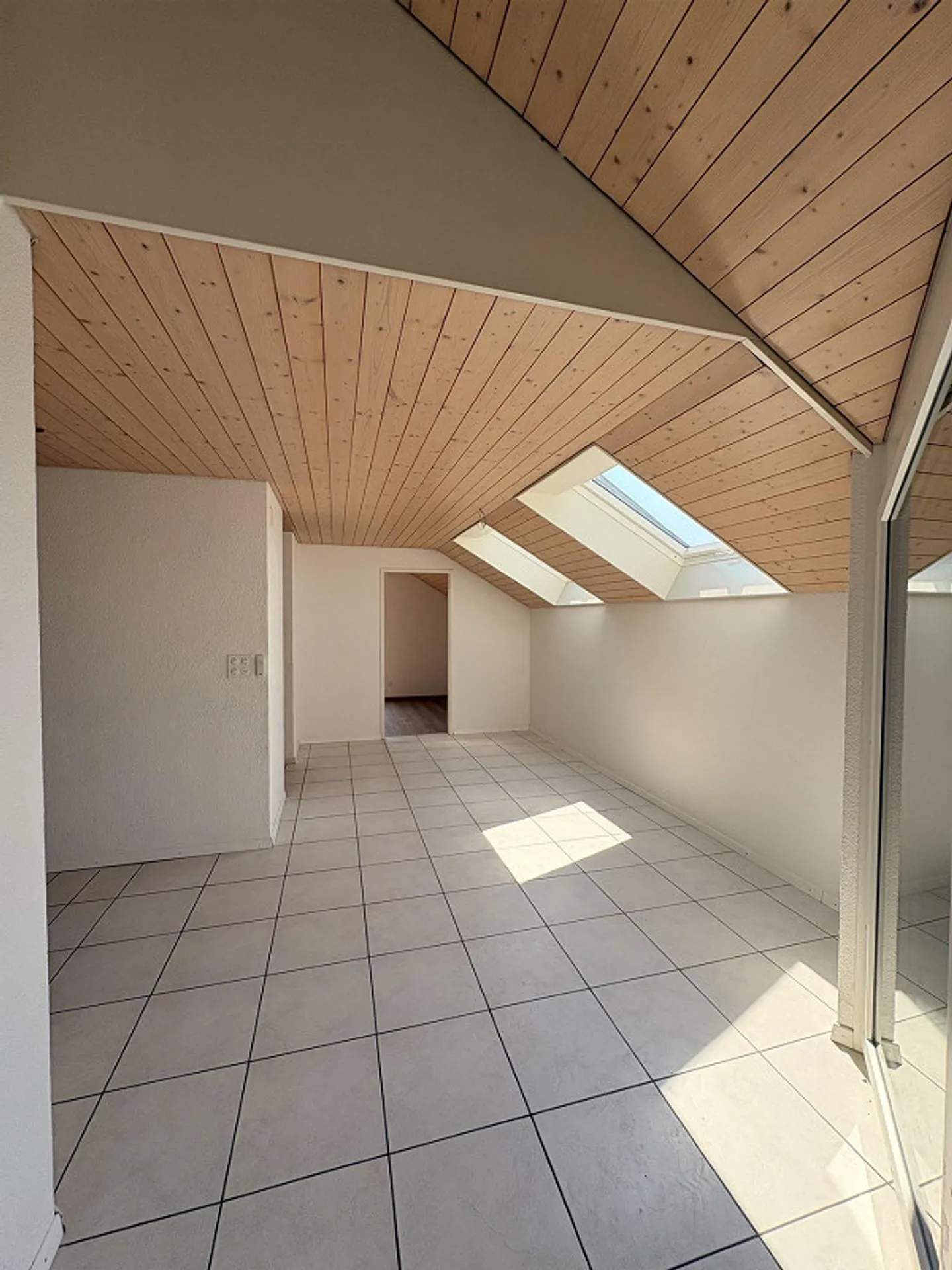 Charmante Dachwohnung mit Cheminée - Foto 11 von 24