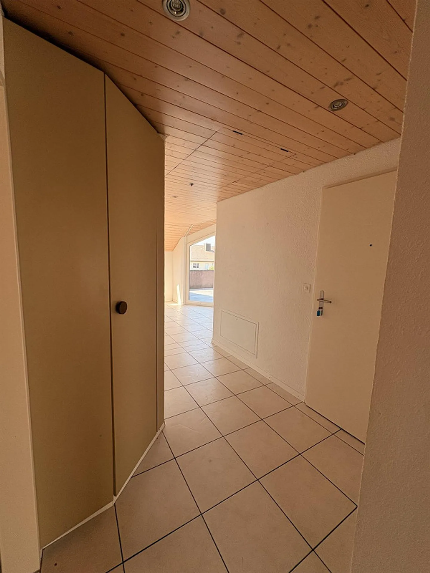 Charmante Dachwohnung mit Cheminée - Foto 14 von 24