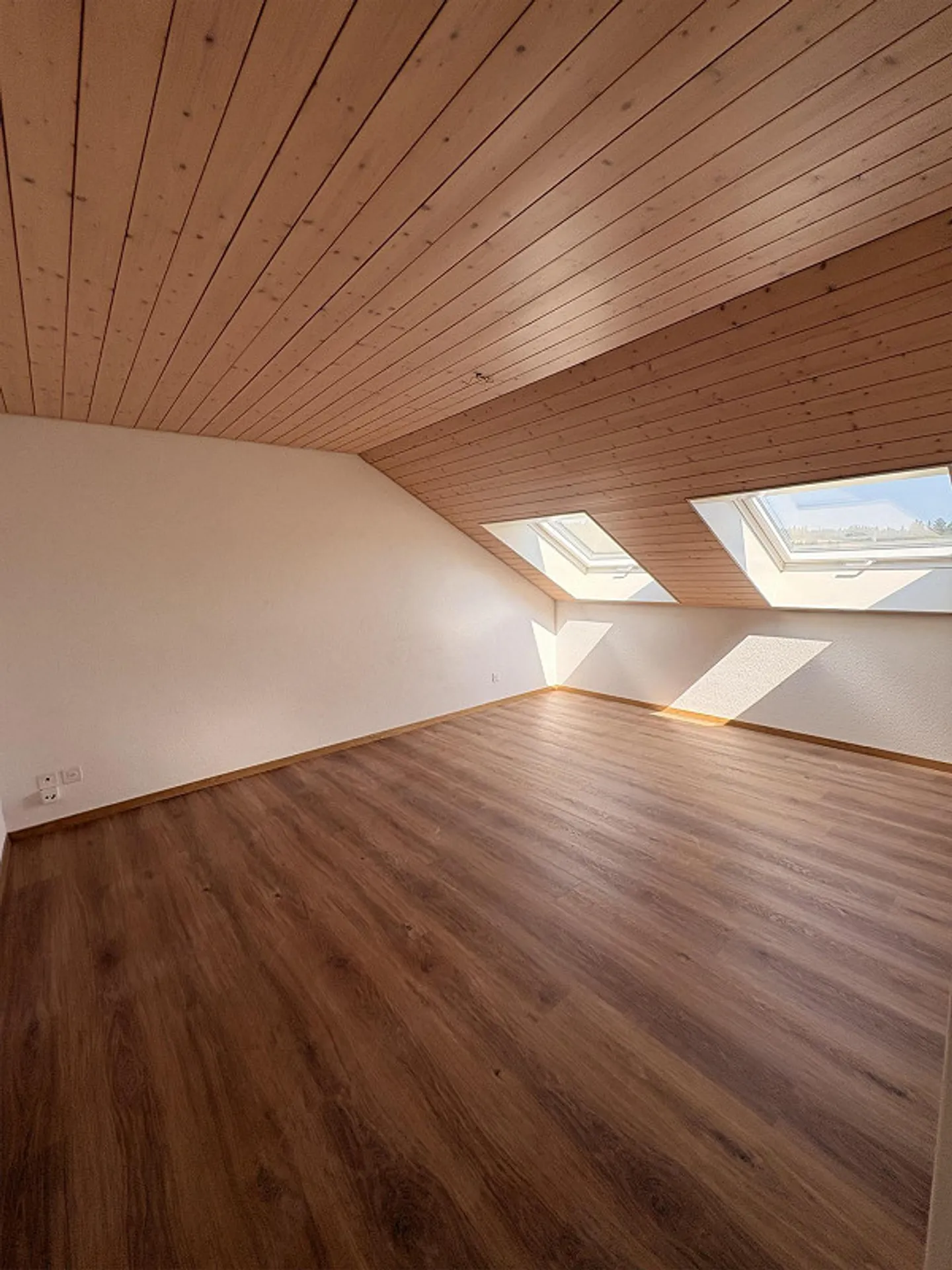 Charmante Dachwohnung mit Cheminée - Foto 15 von 24