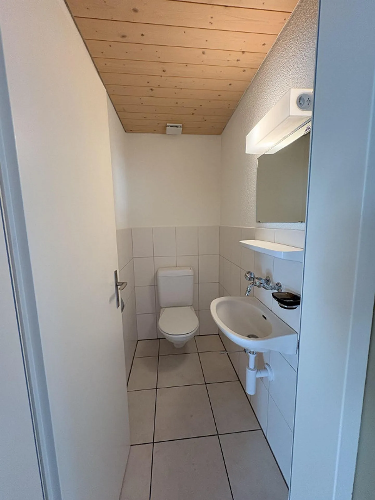 Charmante Dachwohnung mit Cheminée - Foto 16 von 24