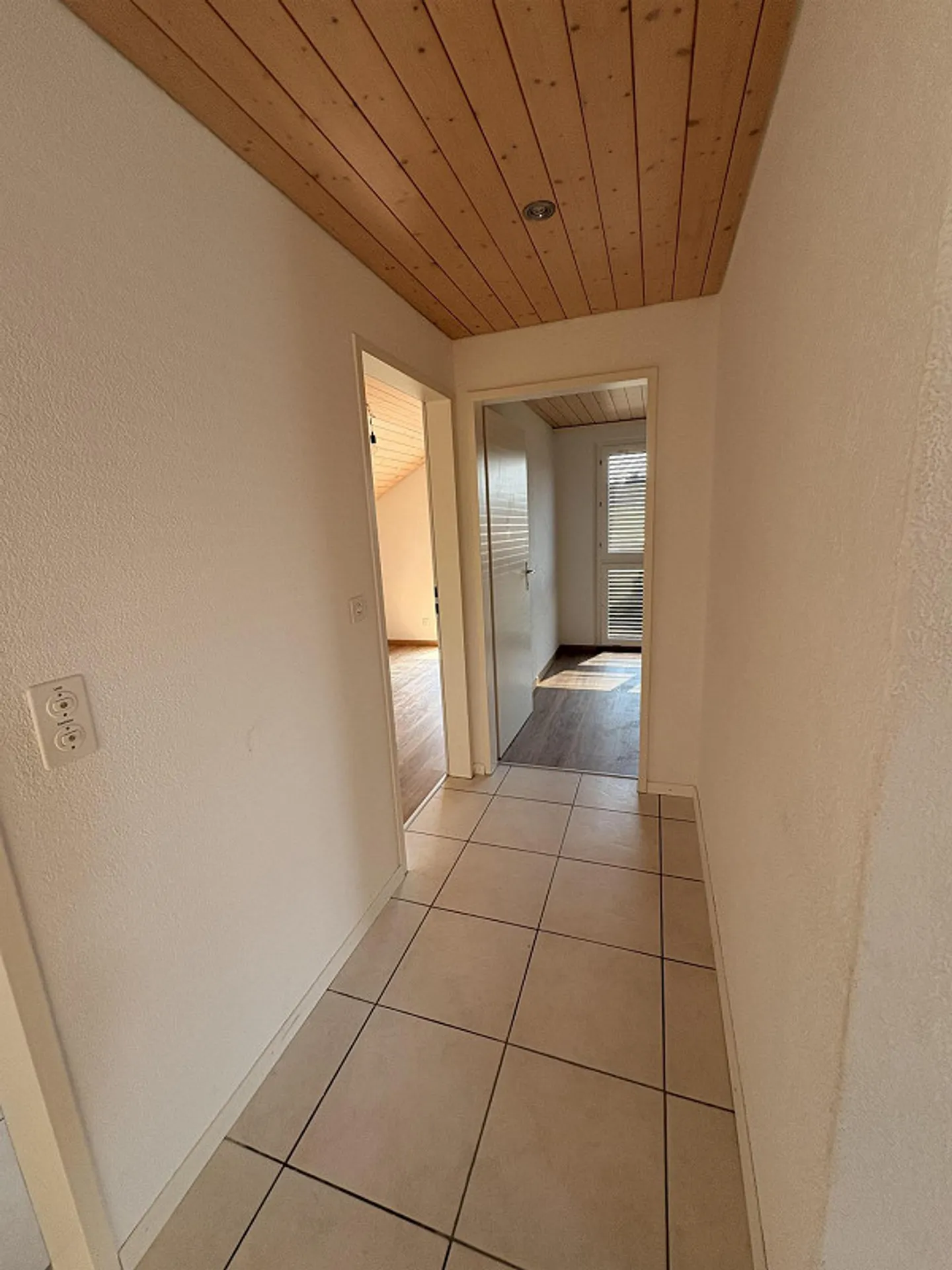 Charmante Dachwohnung mit Cheminée - Foto 19 von 24