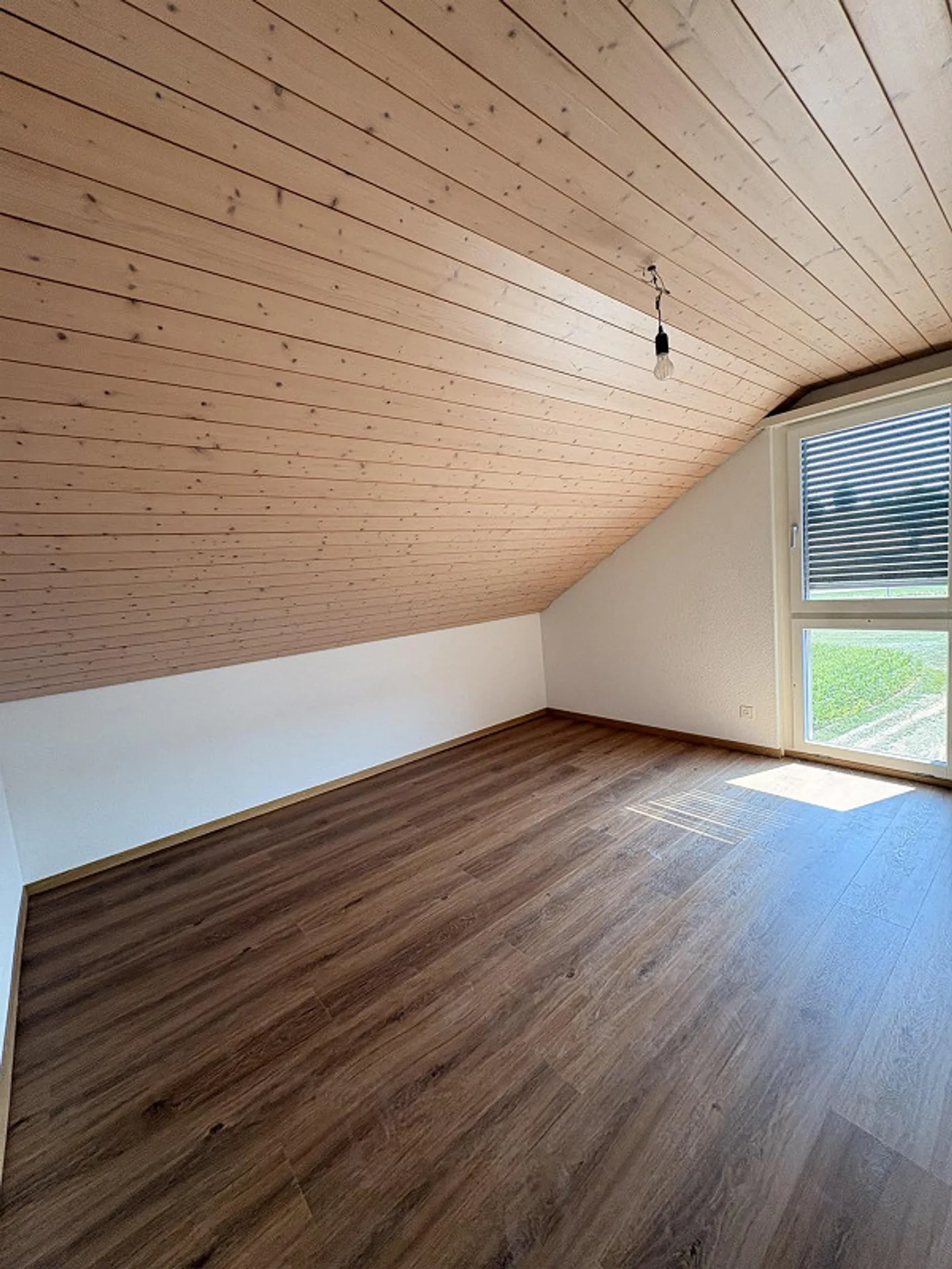Charmante Dachwohnung mit Cheminée - Foto 20 von 24