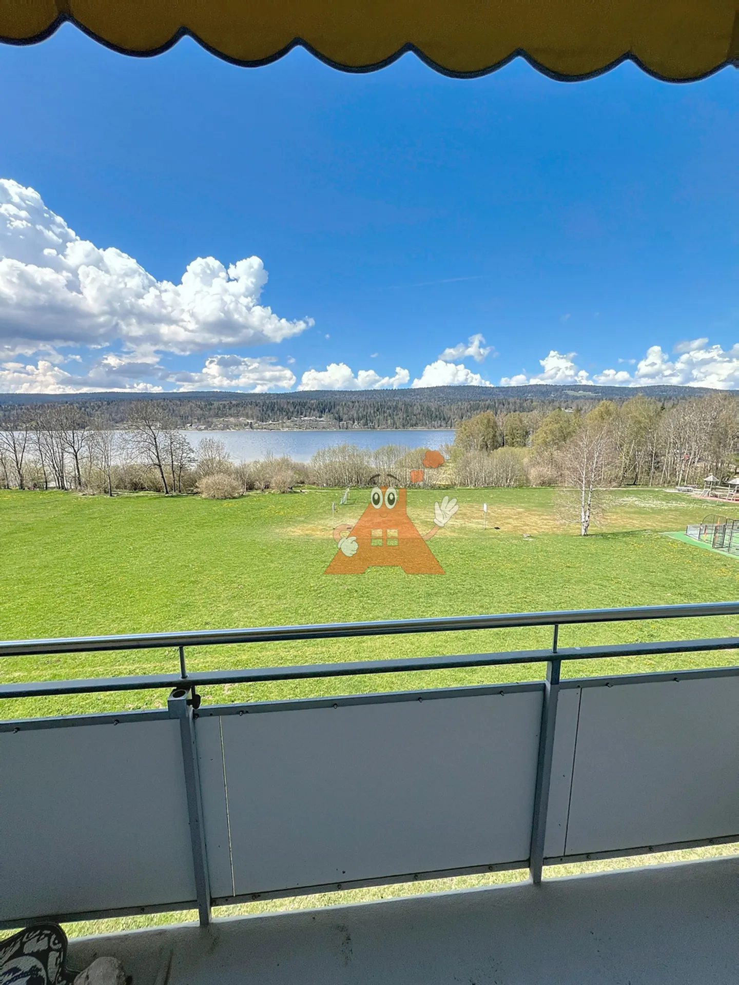 Bellissimo appartamento arredato o non arredato, con una vista fantastica sul lago. - Foto 1 di 13