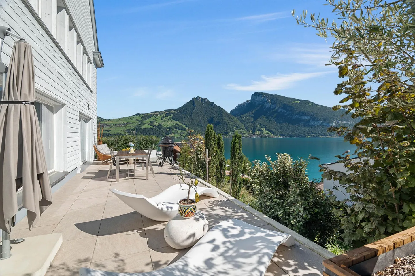 Maison individuelle exclusive au-dessus du lac de Thoune - Lumière. Espace. Vue. - Photo 2 sur 4