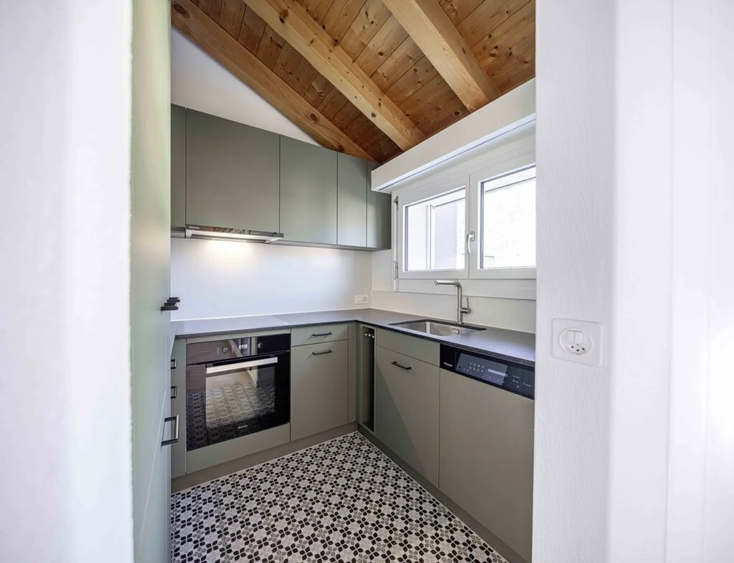 Newly renovated 4.5 room apartment - Your new home in Chur! - Photo 2 of 8