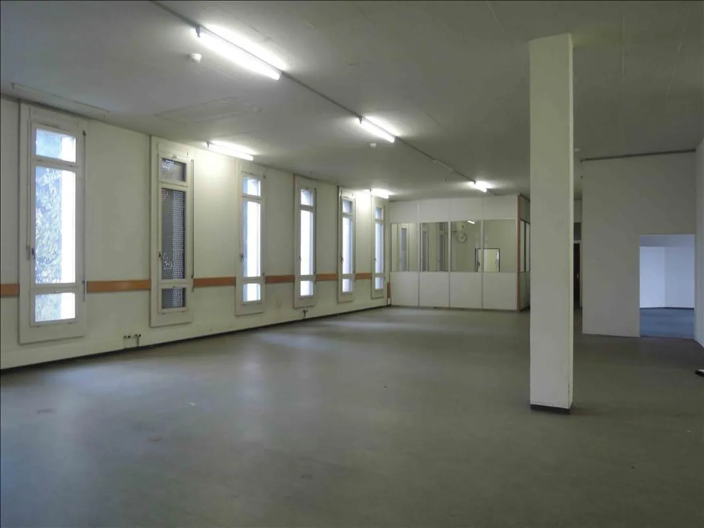 Spazio commerciale o per uffici attraente nella bella valle del Reno - Foto 6 di 13