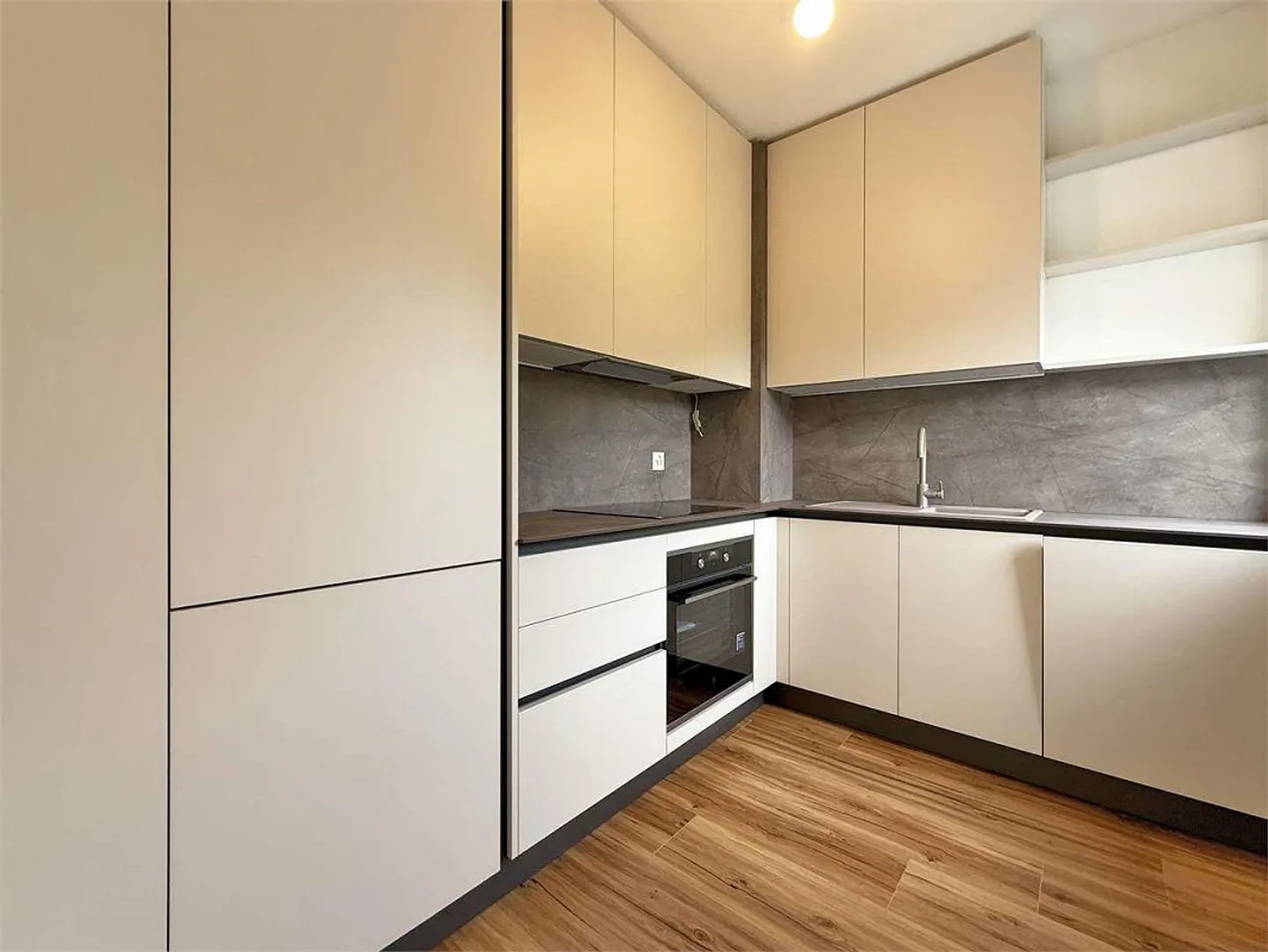 Appartement rénové de 4,5 pièces au centre de Bellinzone - Photo 2 sur 7
