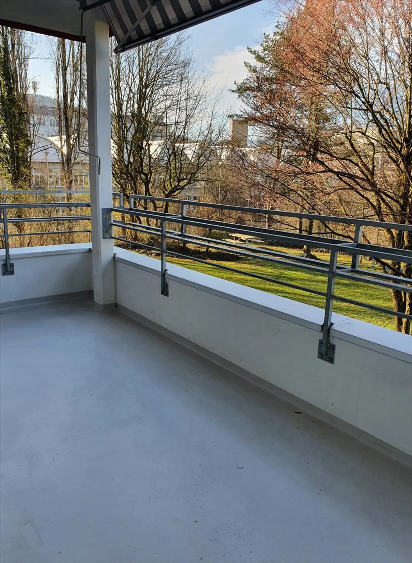 Family-friendly with a view of greenery - Photo 7 of 11