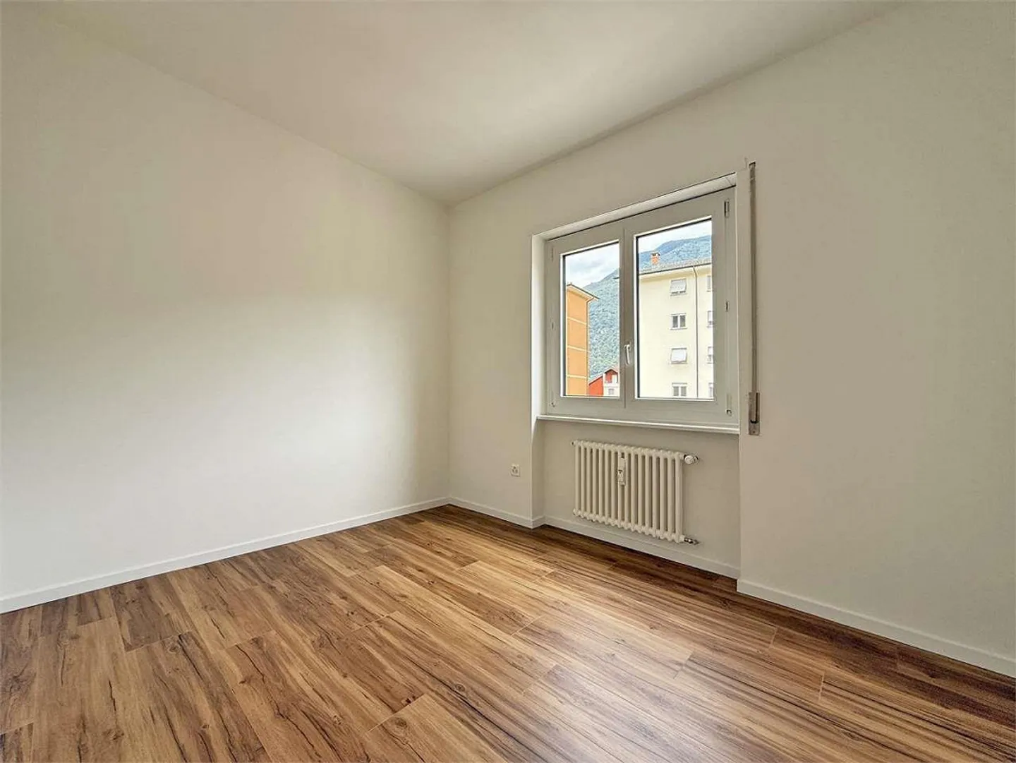 Appartement rénové de 4,5 pièces au centre de Bellinzone - Photo 6 sur 7