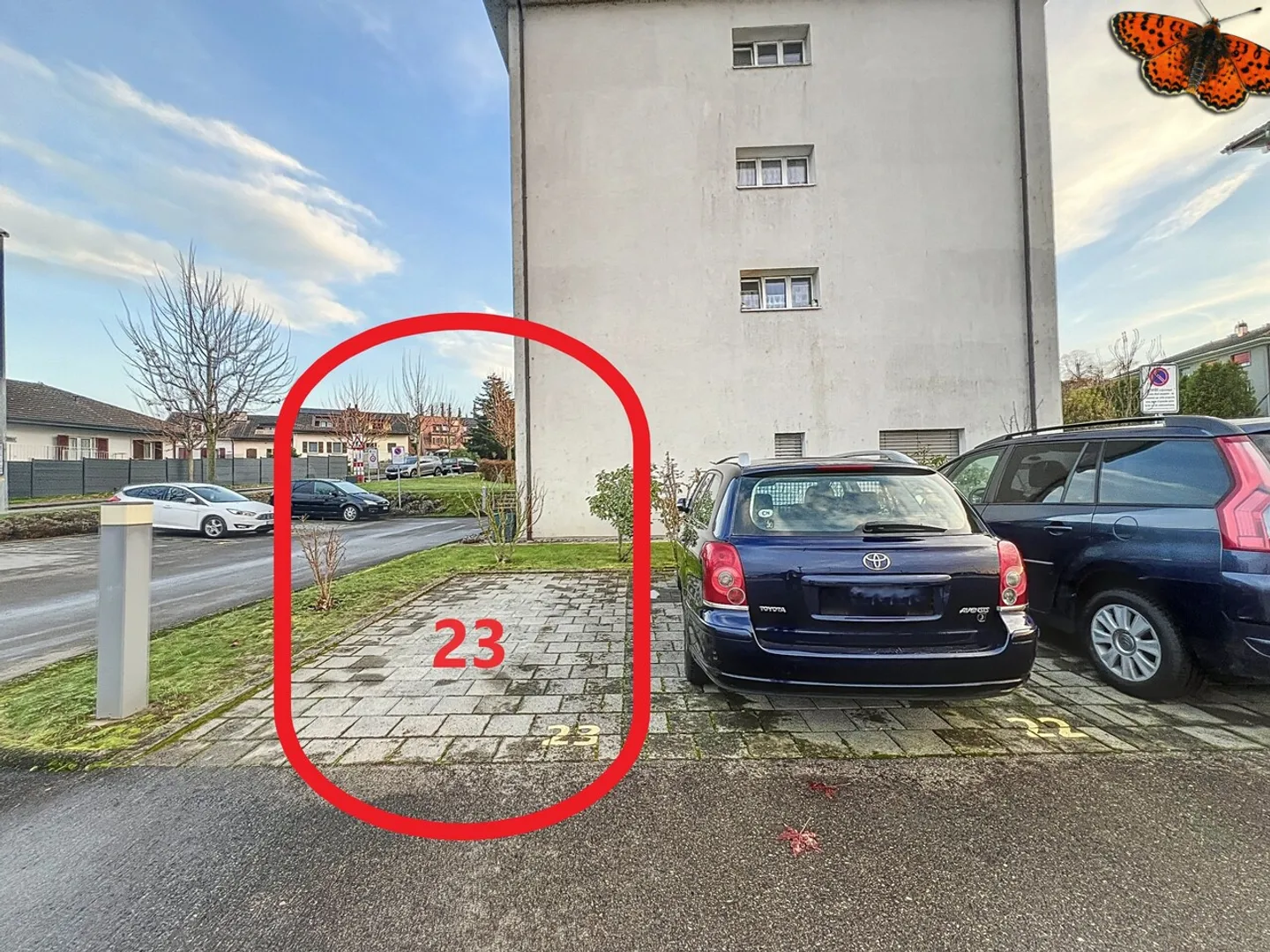 Parcheggio esterno - Vicino alla stazione - Foto 2 di 2