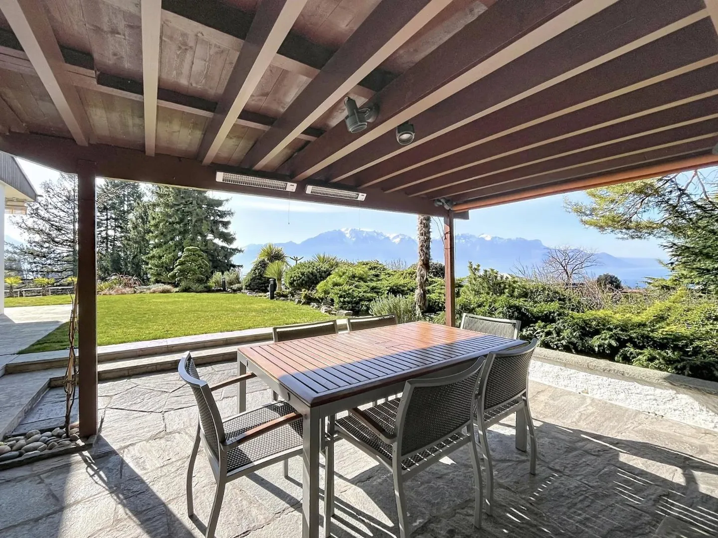 Elegante Villa mit Pool - Foto 4 von 13