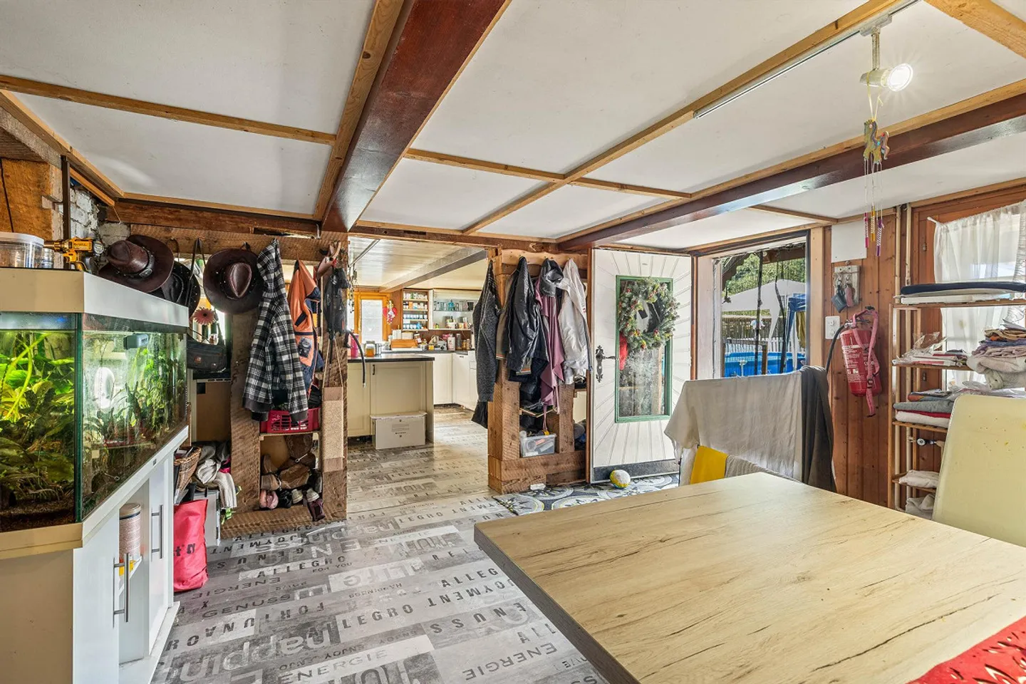 BAUERNHAUS MIT 700 M² NUTZFLÄCHE AUF 26& 8217;000 M² PARZELLE - Foto 2 von 5