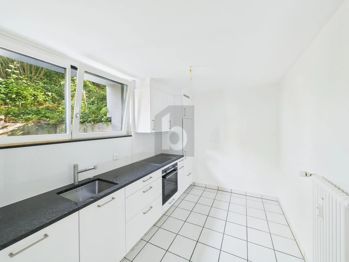 BRIGHT APARTMENT WITH NEW KITCHEN AND PRIVATE GARDEN SEATING - Photo 3 of 6