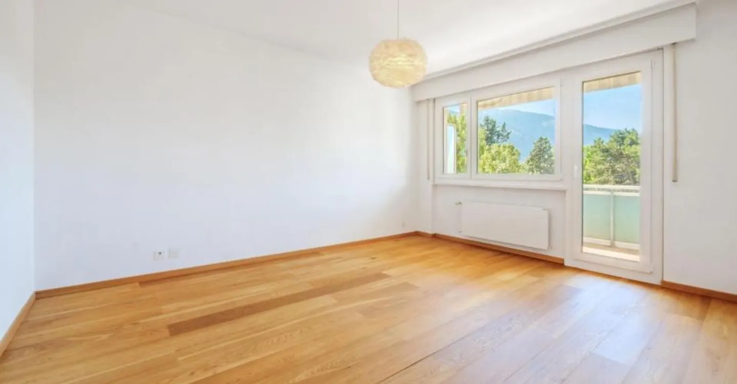 Bright 4.5 rooms ideally located with garage box - Photo 4 of 11