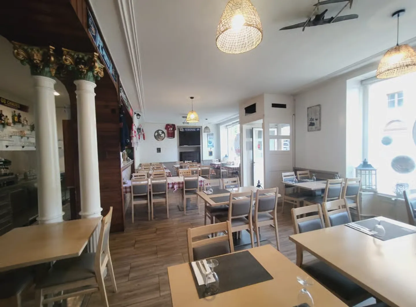 Café-Restaurant à vendre à La Chaux-de-Fonds - Photo 2 of 3