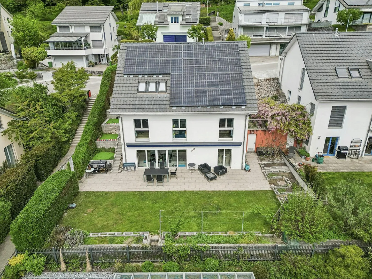 Casa unifamiliare di 5,5 stanze in posizione elevata e ricercata con giardino - Foto 1 di 13