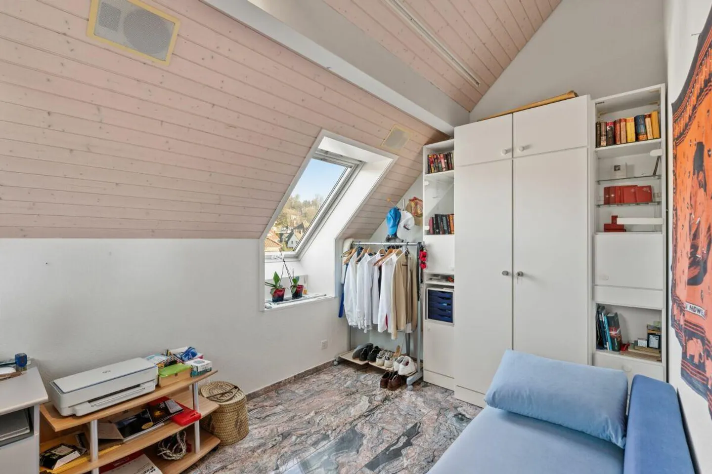 Well-maintained 4 ½-room penthouse in a quiet location with a distant view - Photo 13 of 15