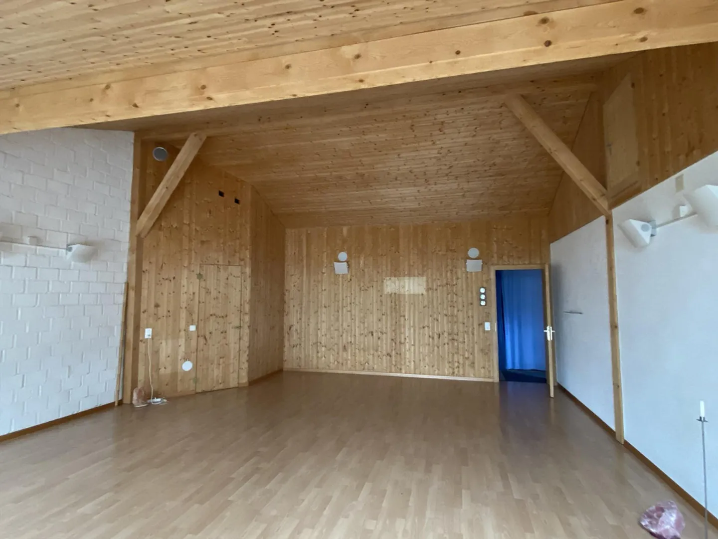 Spazio commerciale versatile in Schorenstrasse 58 a Gwatt vicino a Thun - Foto 2 di 9