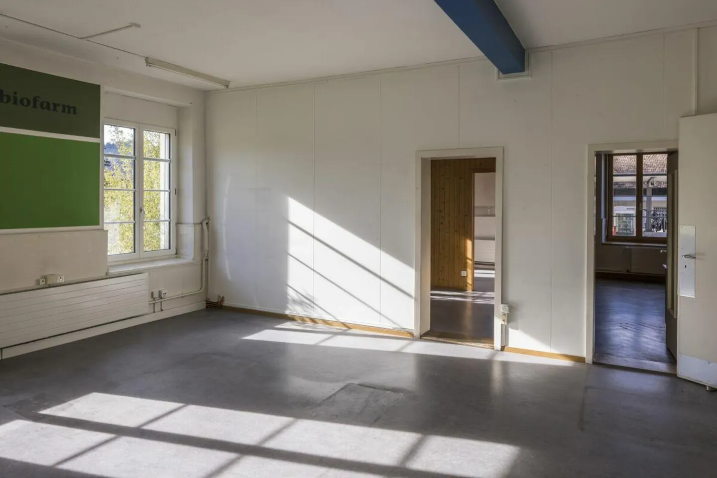 Commercial property with great potential for your plans - Photo 5 of 14