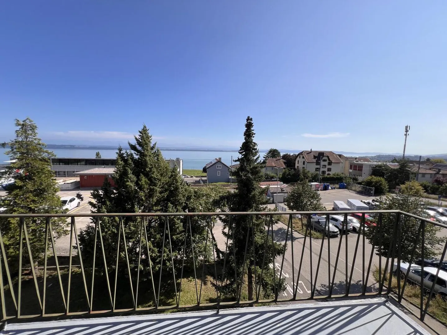 Charmantes Appartement mit Seeblick - Foto 1 von 8