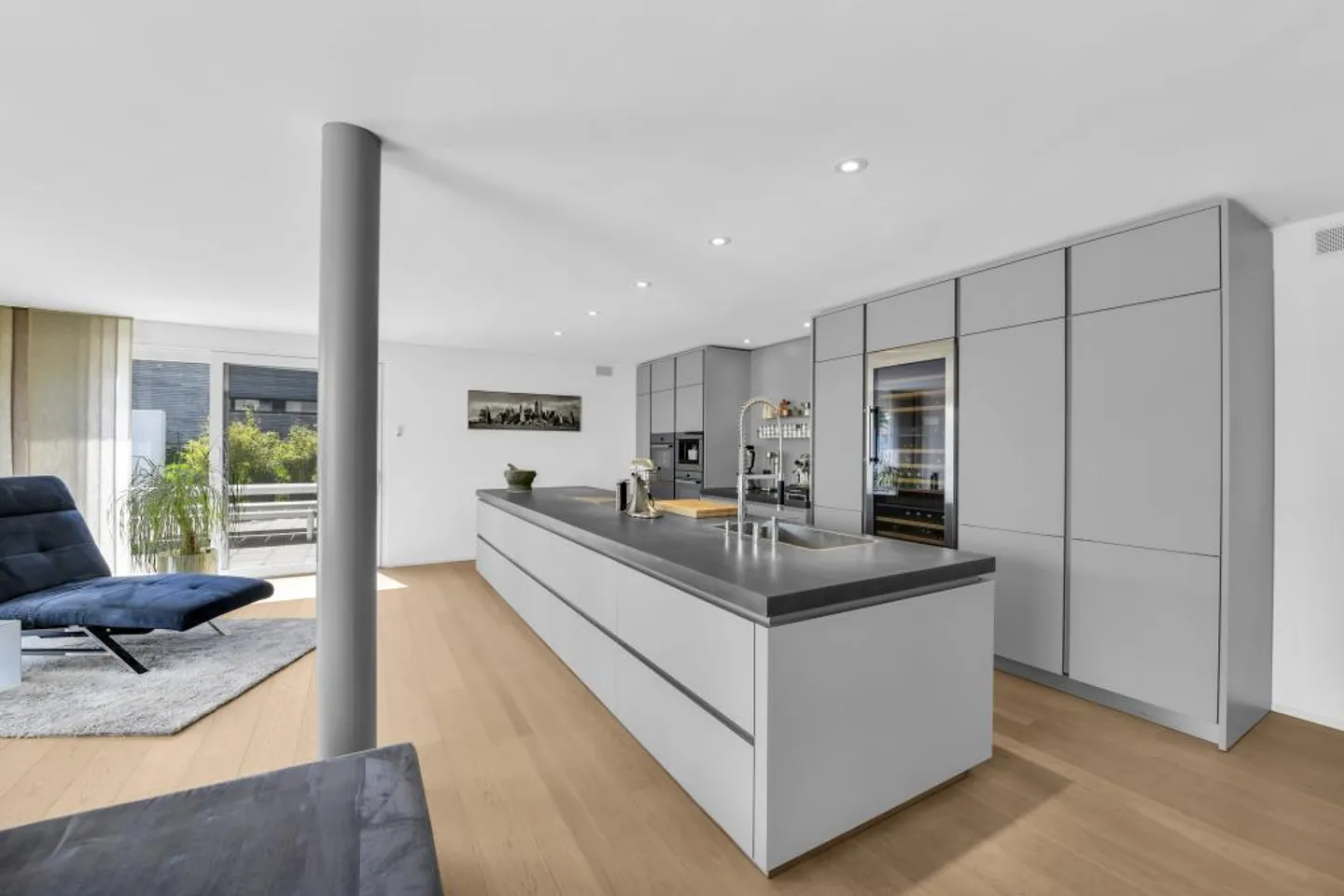Villa moderne de 6,5 pièces avec piscine extérieure - Photo 4 sur 5