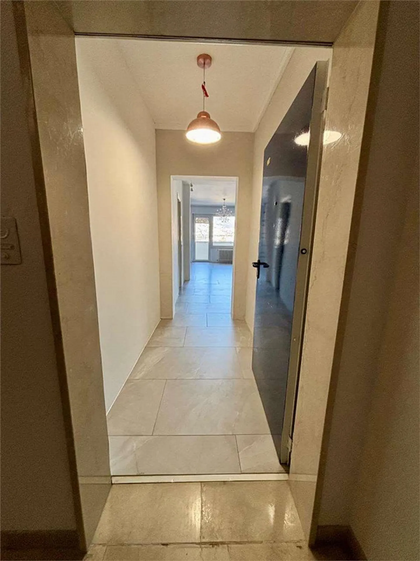 Elegant 2-room apartment on the top floor with stunning view - Photo 2 of 13