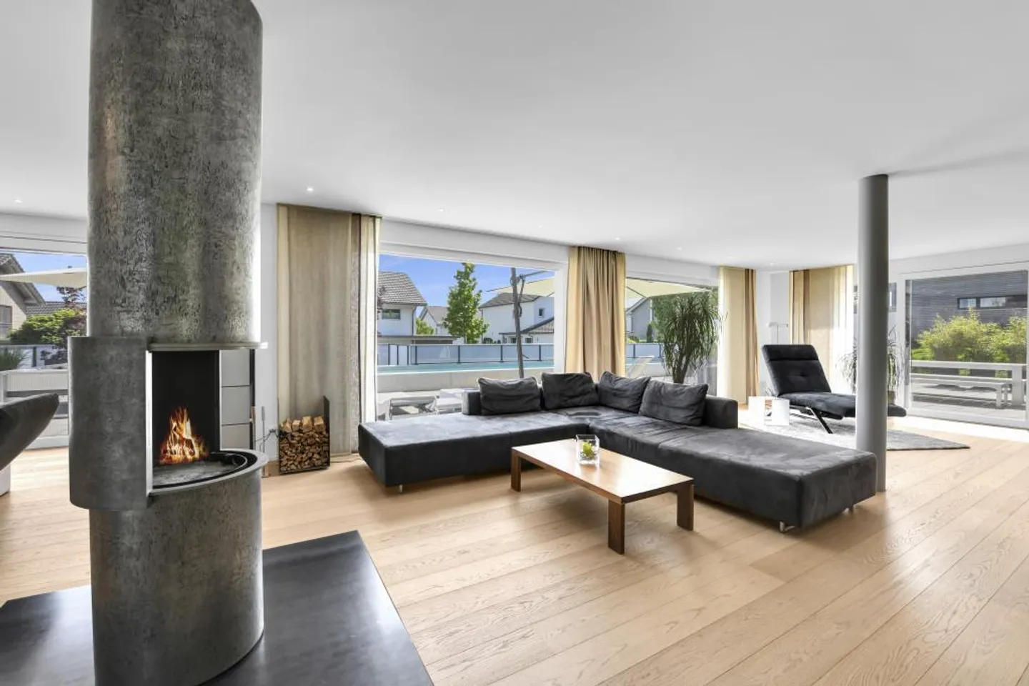 Villa moderne de 6,5 pièces avec piscine extérieure - Photo 5 sur 5