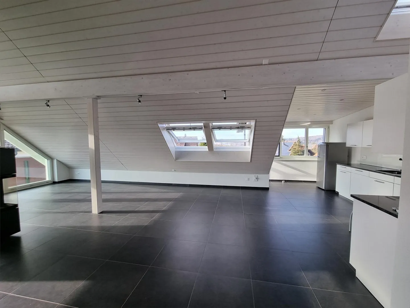 Magnifique appartement sous les combles de 3 1/2 pièces à louer à Messen/SO - Photo 2 sur 16