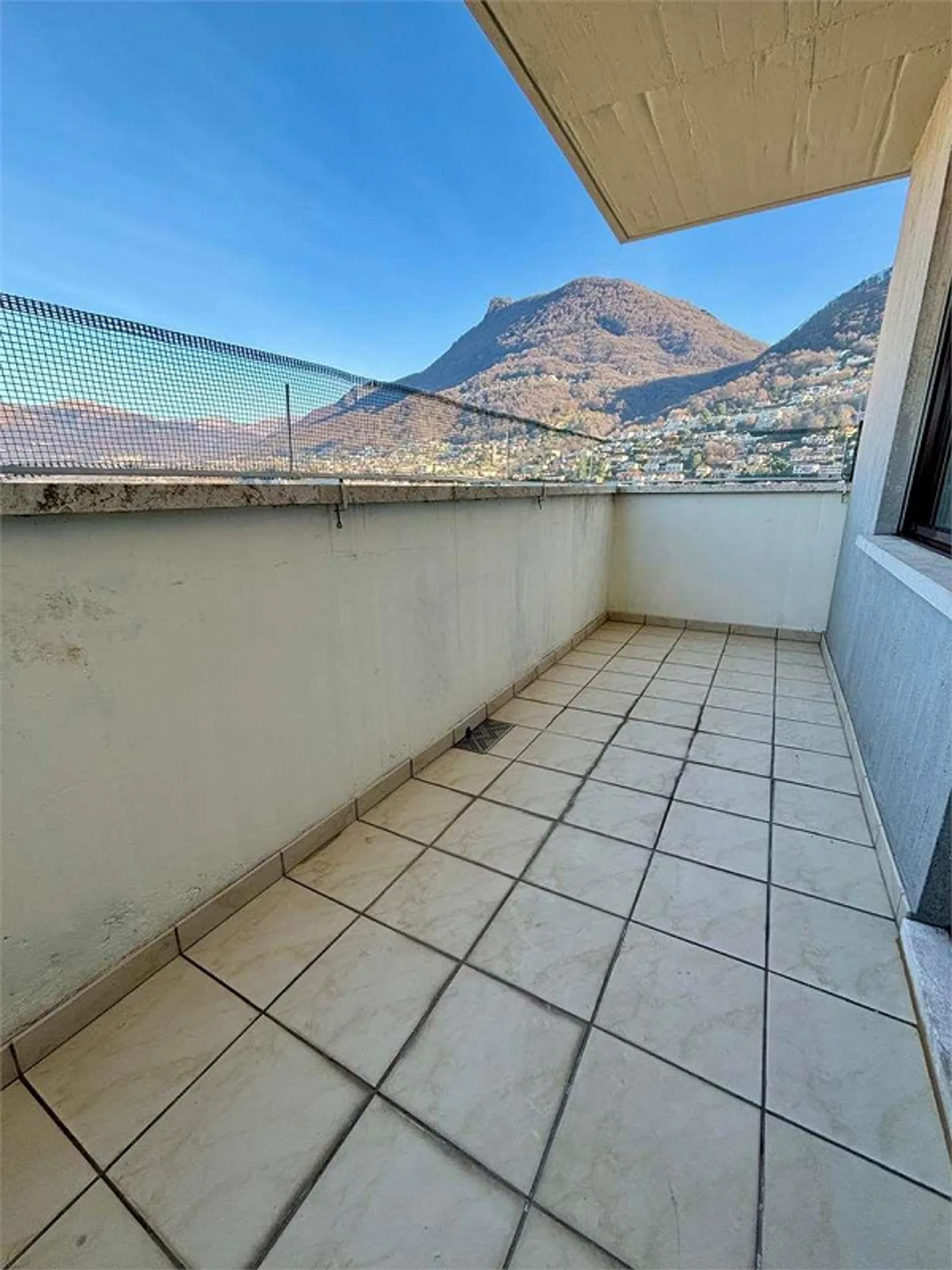 Elegant 2-room apartment on the top floor with stunning view - Photo 6 of 13