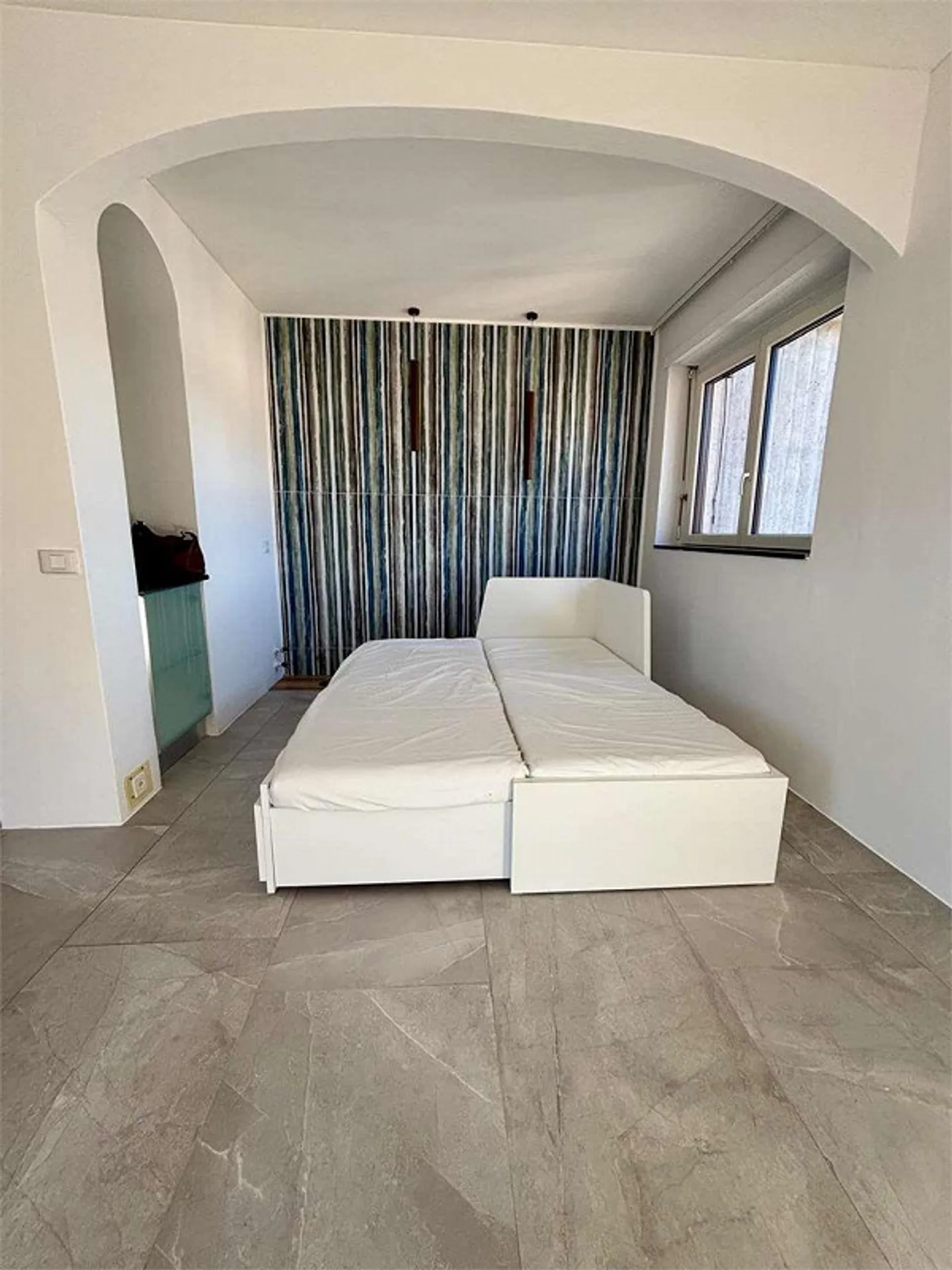 Elegant 2-room apartment on the top floor with stunning view - Photo 7 of 13