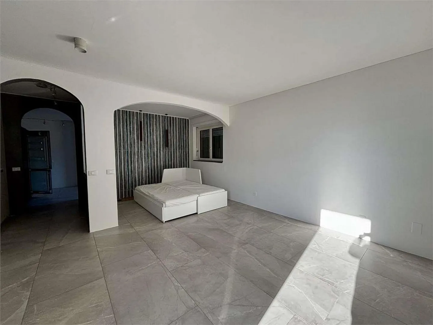 Elegant 2-room apartment on the top floor with stunning view - Photo 8 of 13