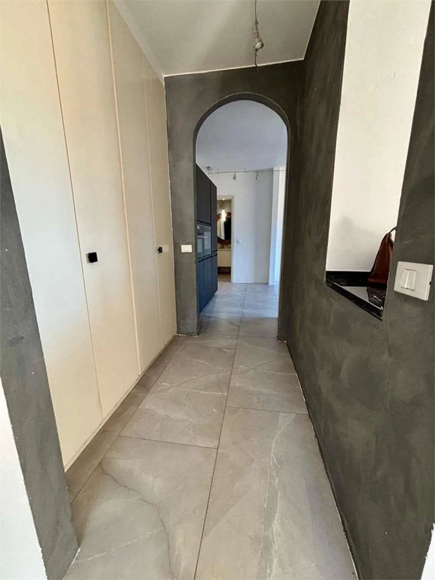 Elegant 2-room apartment on the top floor with stunning view - Photo 11 of 13