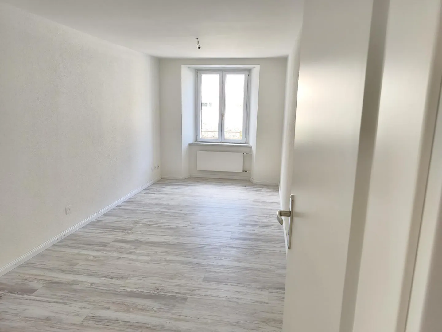 Beautiful, bright 4-room apartment, close to the center - Photo 5 of 7