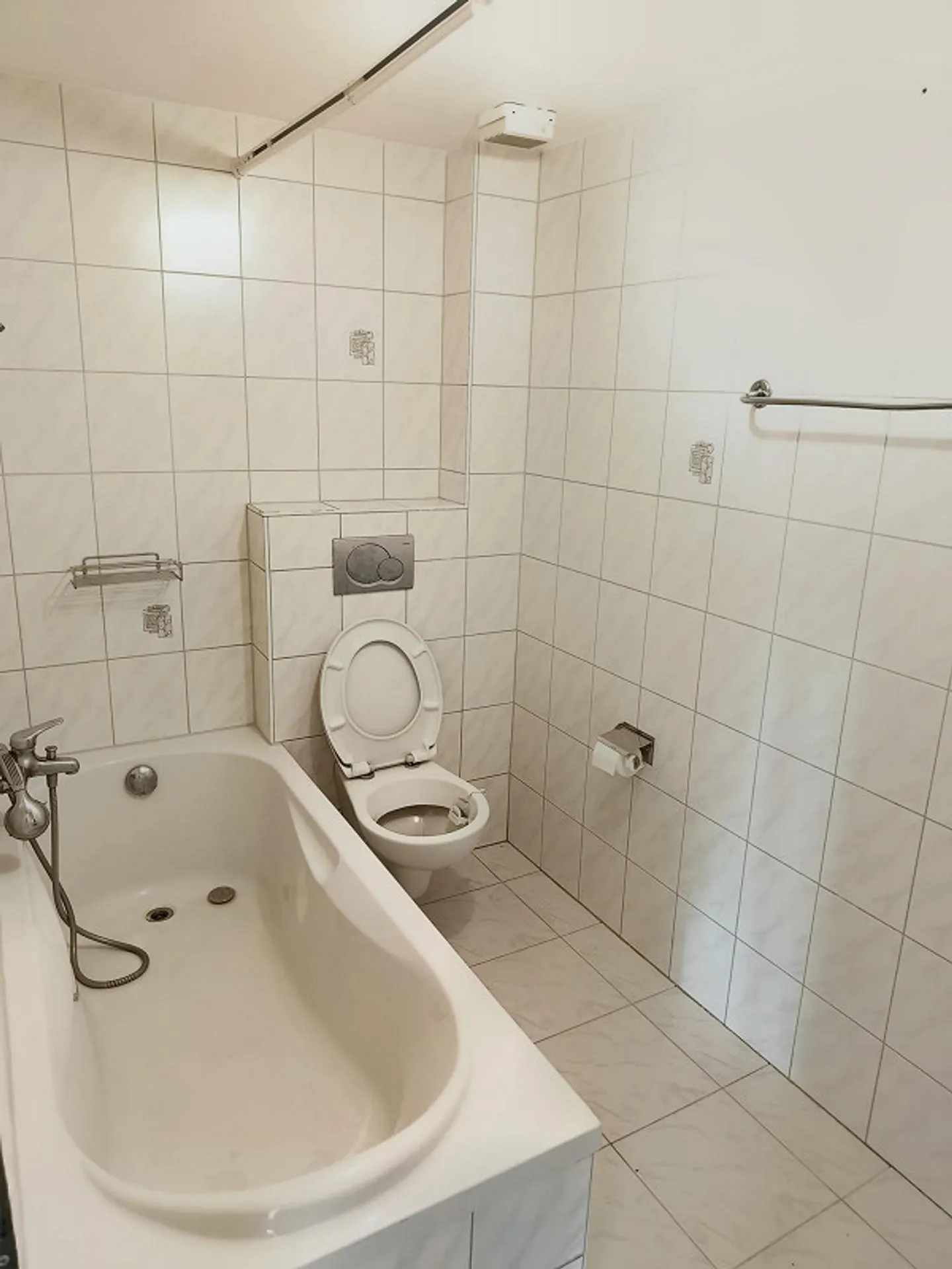 Beautiful, bright 4-room apartment, close to the center - Photo 6 of 7