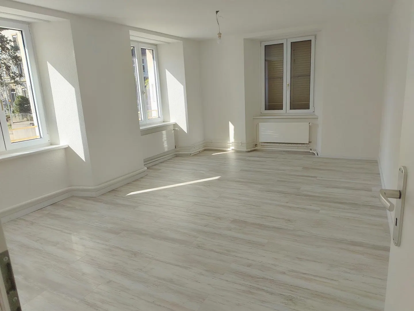 Beautiful, bright 4-room apartment, close to the center - Photo 3 of 7