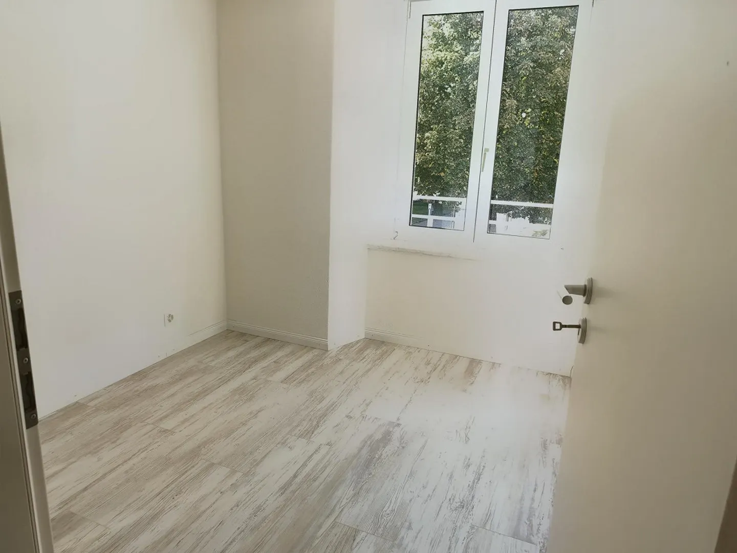Beautiful, bright 4-room apartment, close to the center - Photo 4 of 7