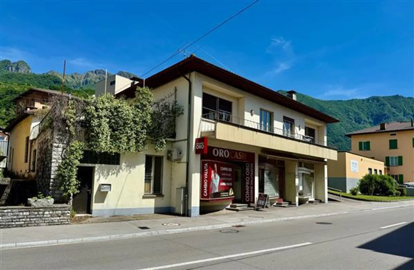 Maroggia: Income-generating Palace - Photo 1 of 7