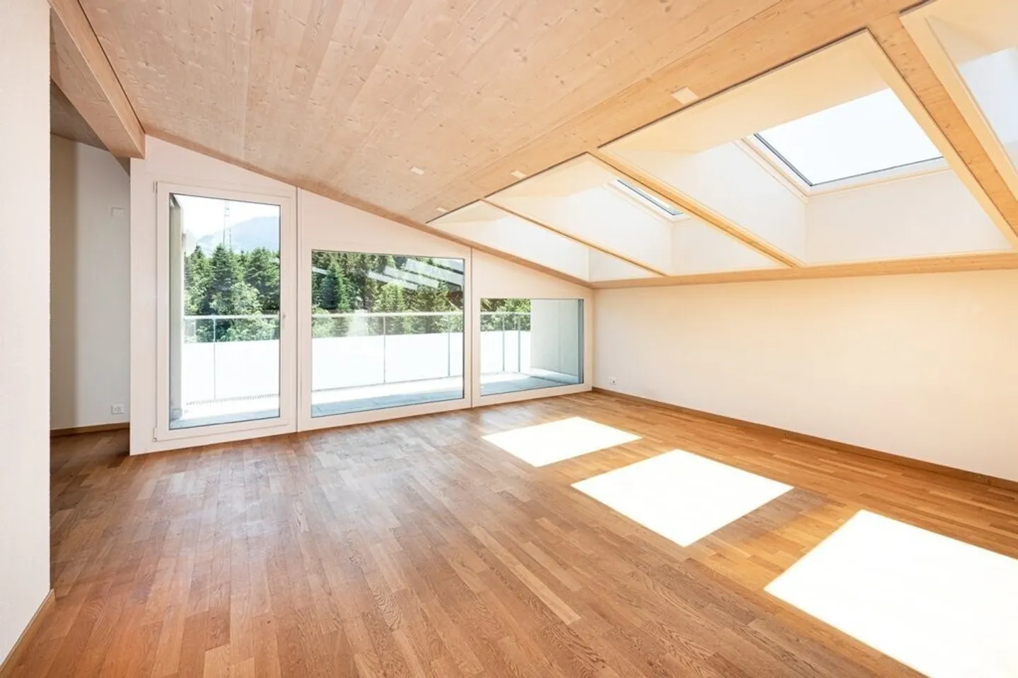 Appartement en attique moderne de 4,5 pièces - Photo 2 sur 9