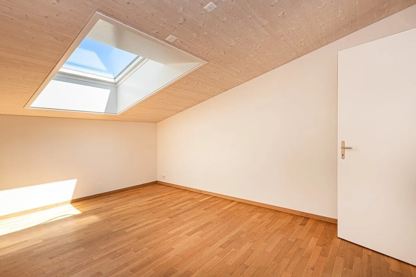 Appartement en attique moderne de 4,5 pièces - Photo 3 sur 9