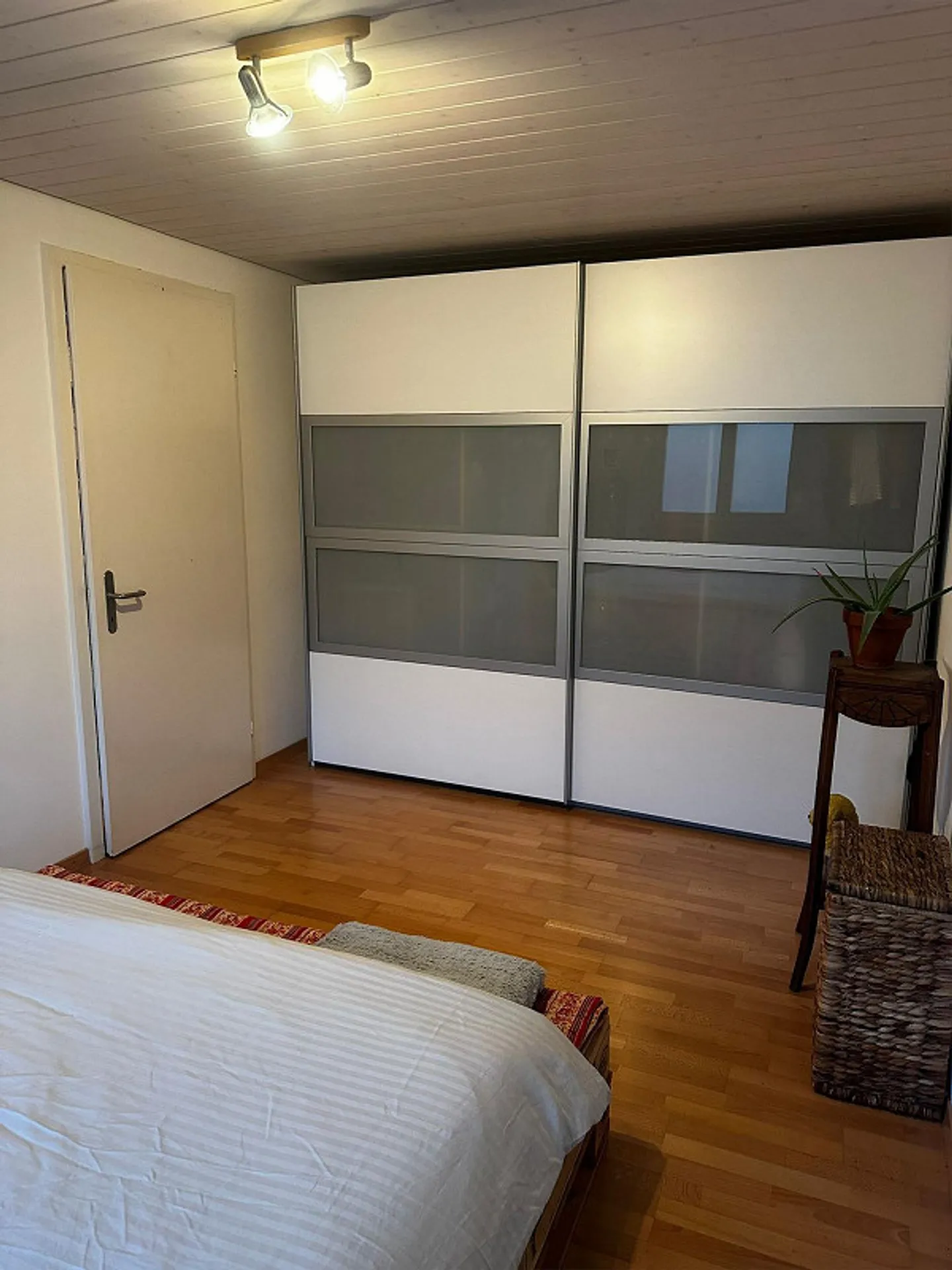 Looking for a new tenant (limited until June 2027) - Photo 4 of 5