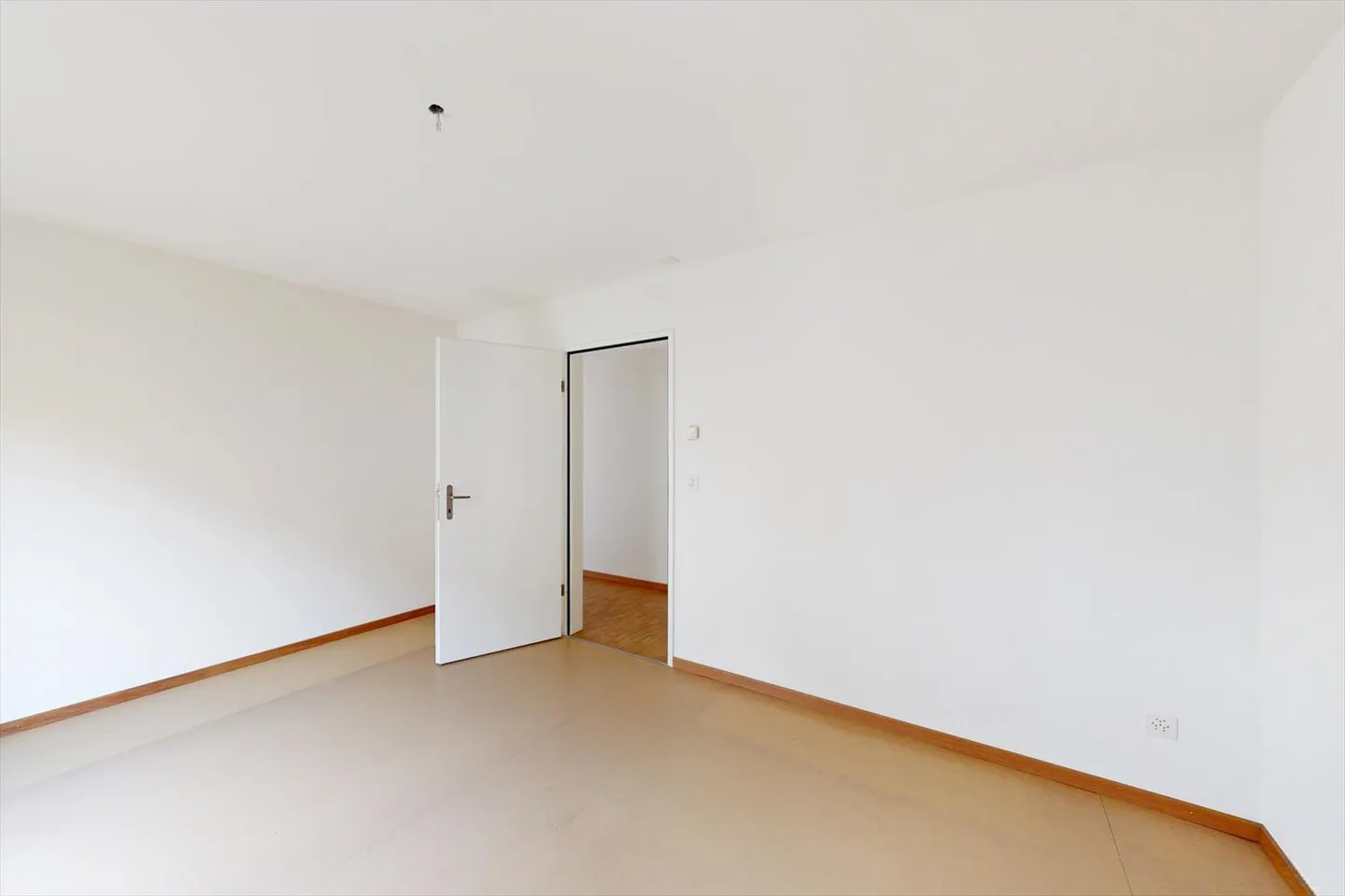 Beautiful apartment in a central location! - Photo 3 of 5